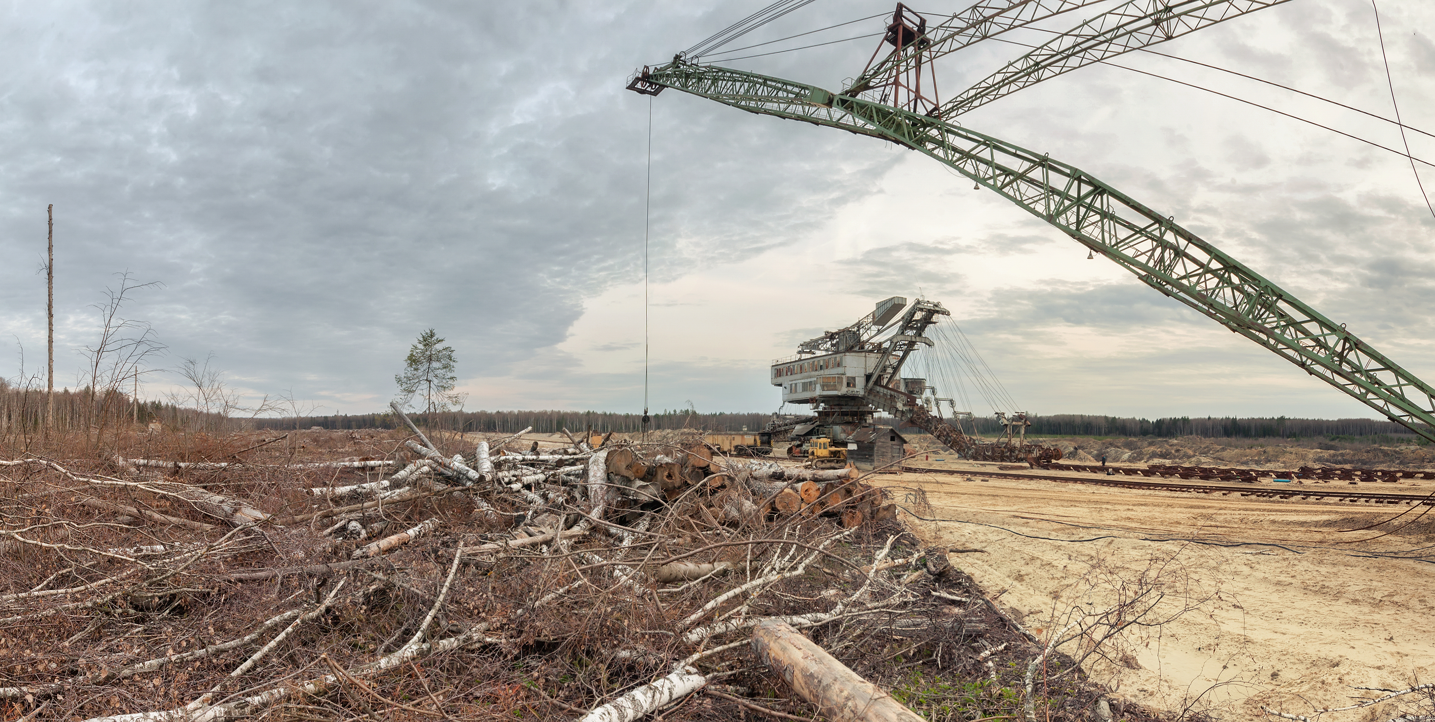 Felling forests near the sand pit. Technology for the development of career